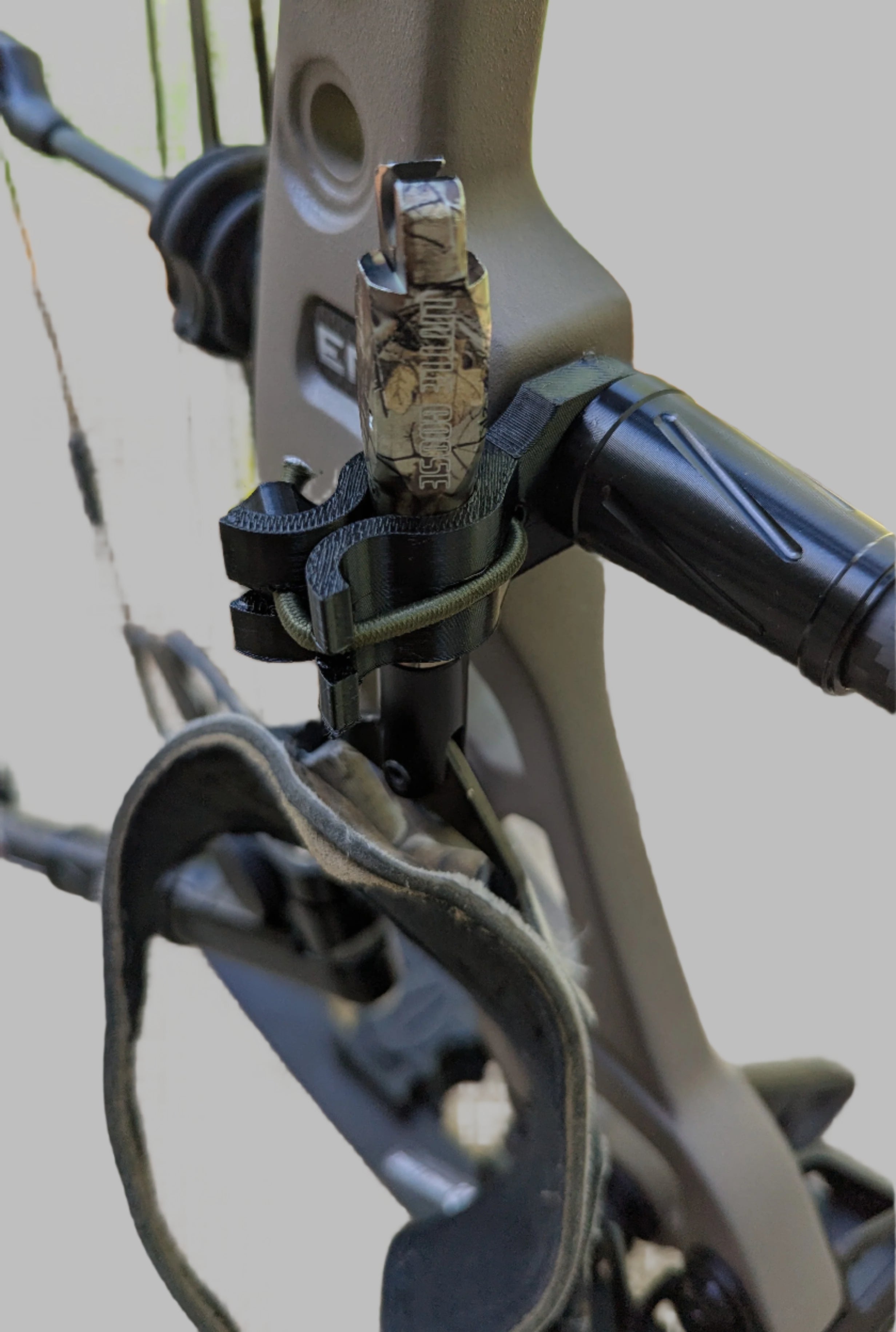 3D Hunting Solutions Archery Wrist Release Stabilizer Holster for Mobile / Saddle Hunting — product view 1