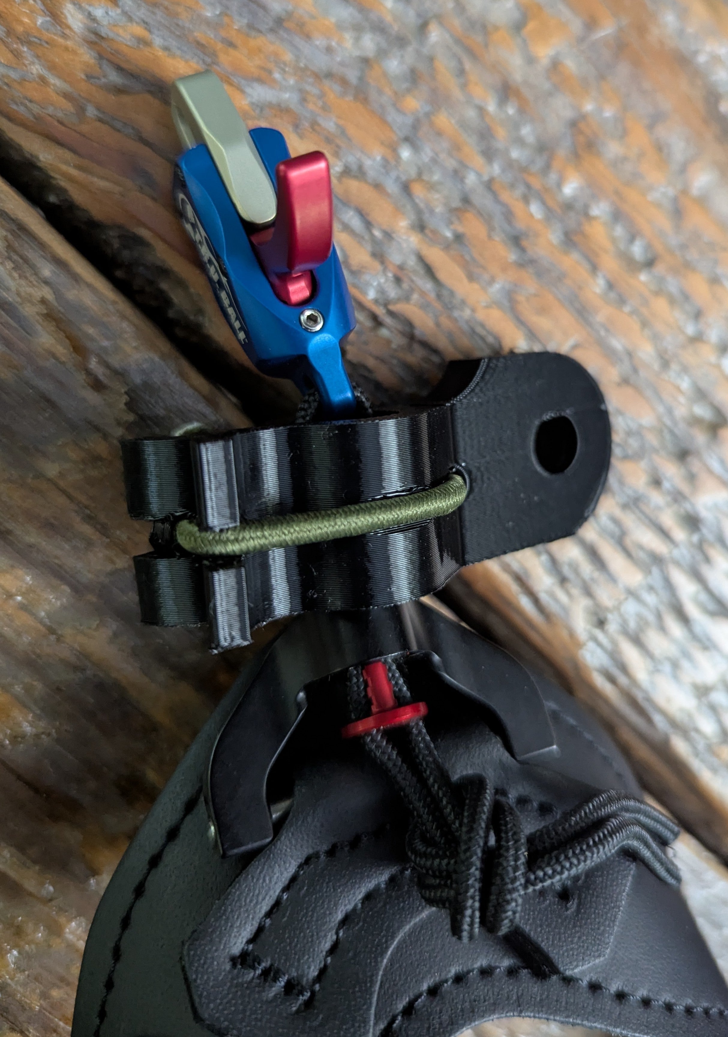 3D Hunting Solutions Archery Wrist Release Stabilizer Holster for Mobile / Saddle Hunting — product view 4