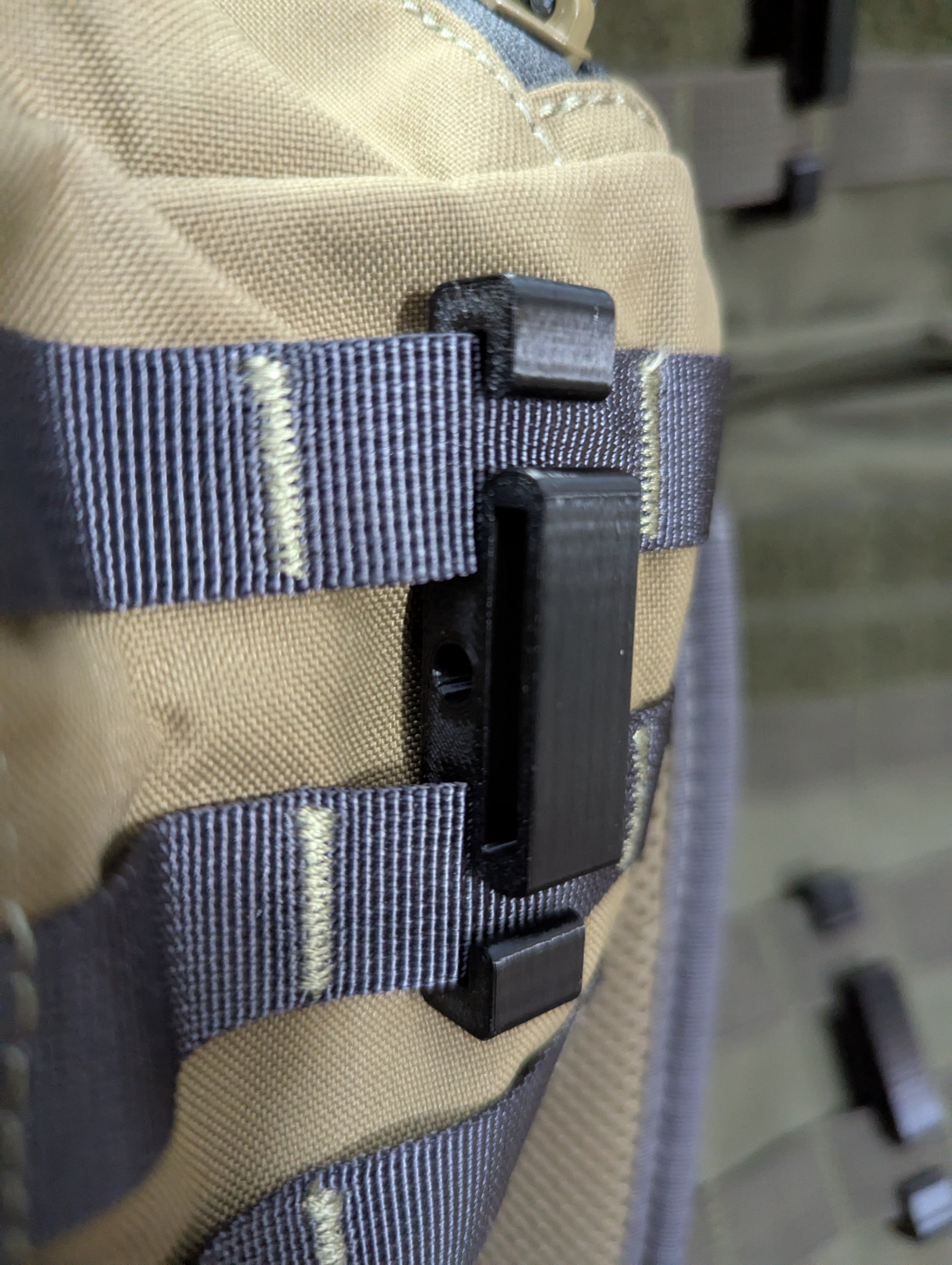 3D Hunting Solutions Molle Reverser Clip — product view 4
