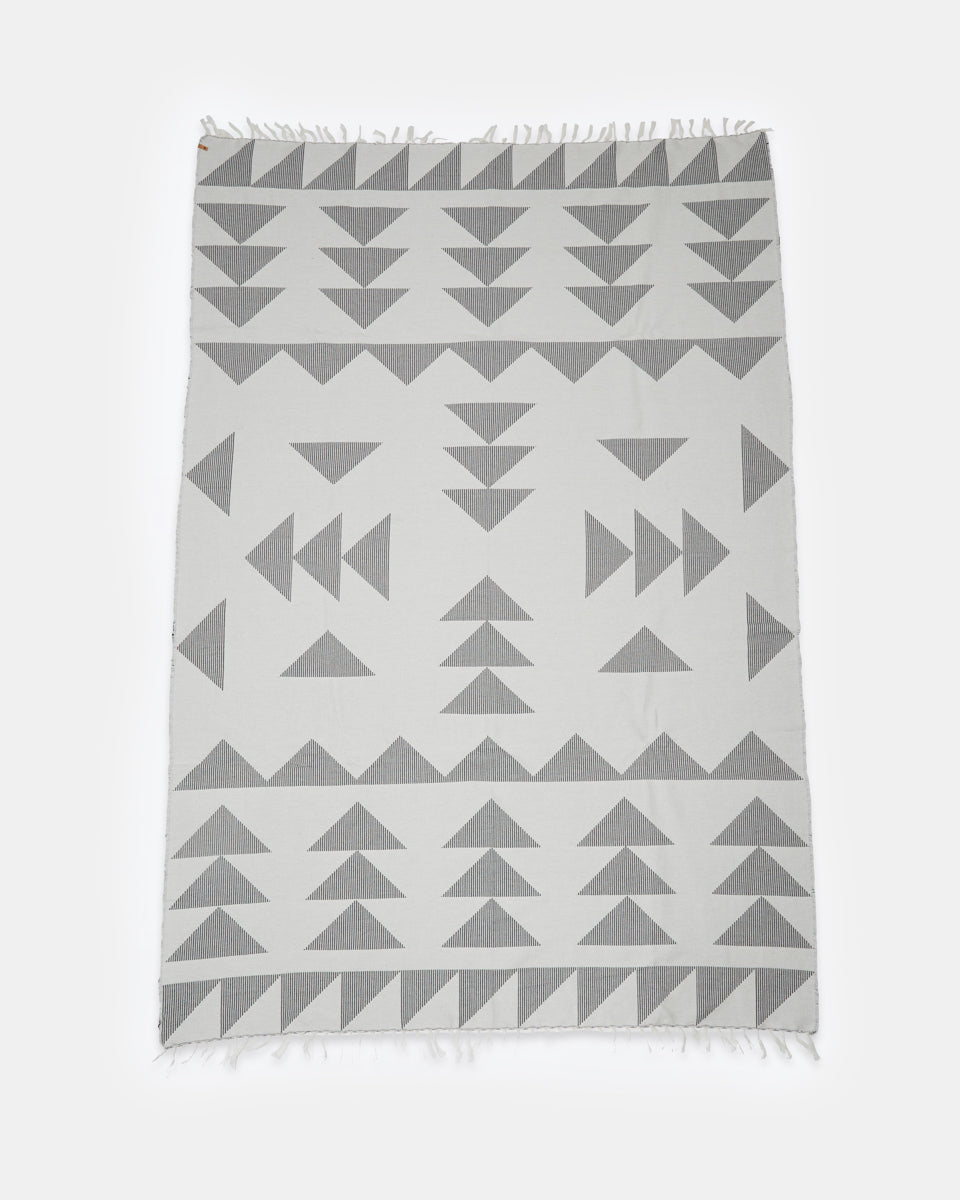 Tentree Geo Beach Blanket - Jet Black Cloud White