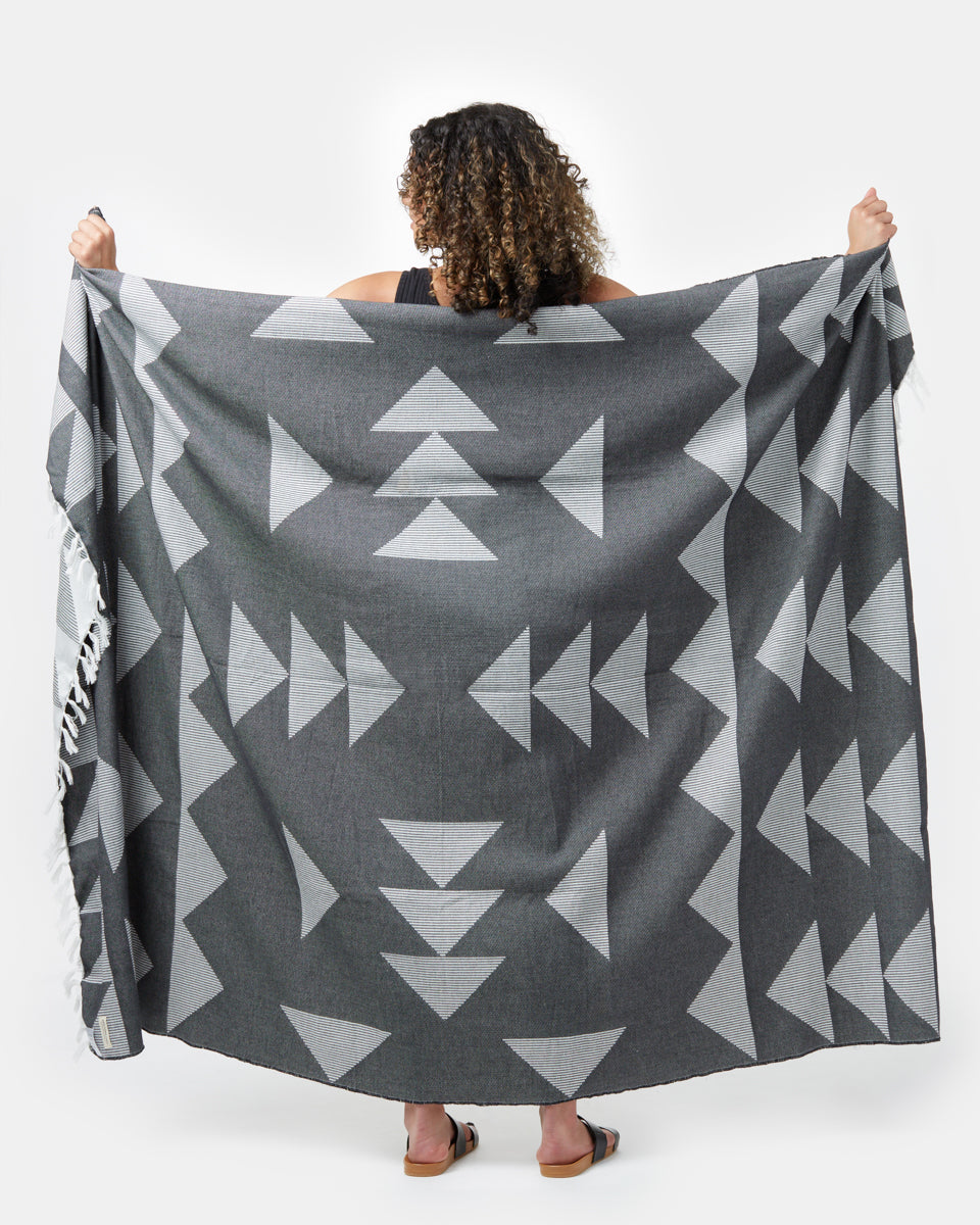 Tentree Geo Beach Blanket - Jet Black Cloud White
