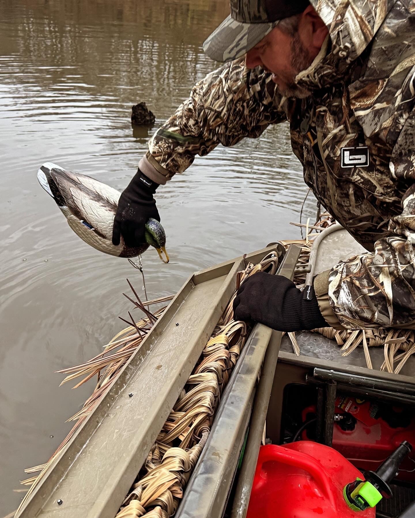 Pike Trail Water Resistance Seamless Gloves by Pike Trail