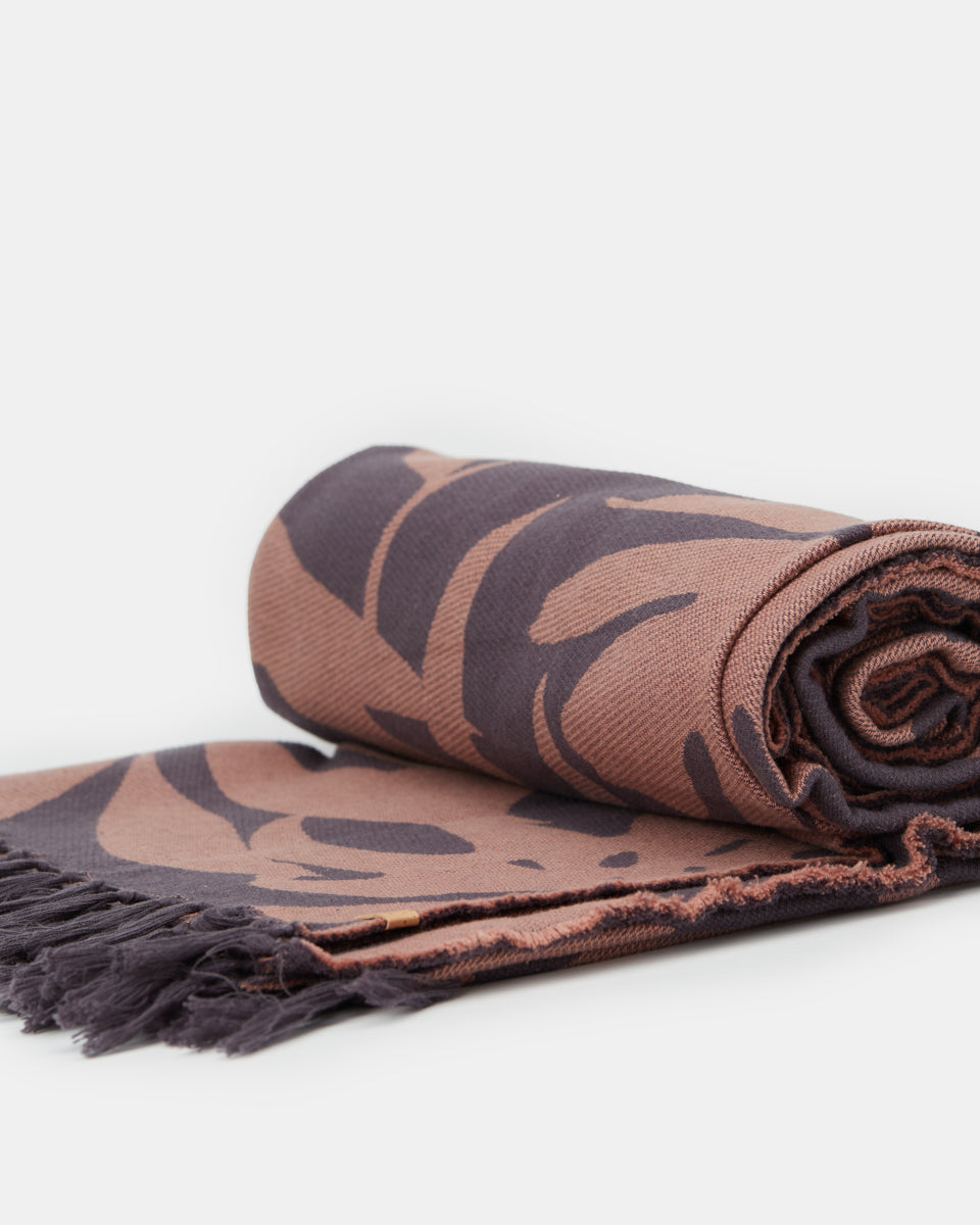 Tentree Organic Cotton Vintage Jungle Beach Blanket - Burlwood Pink_Periscope Grey