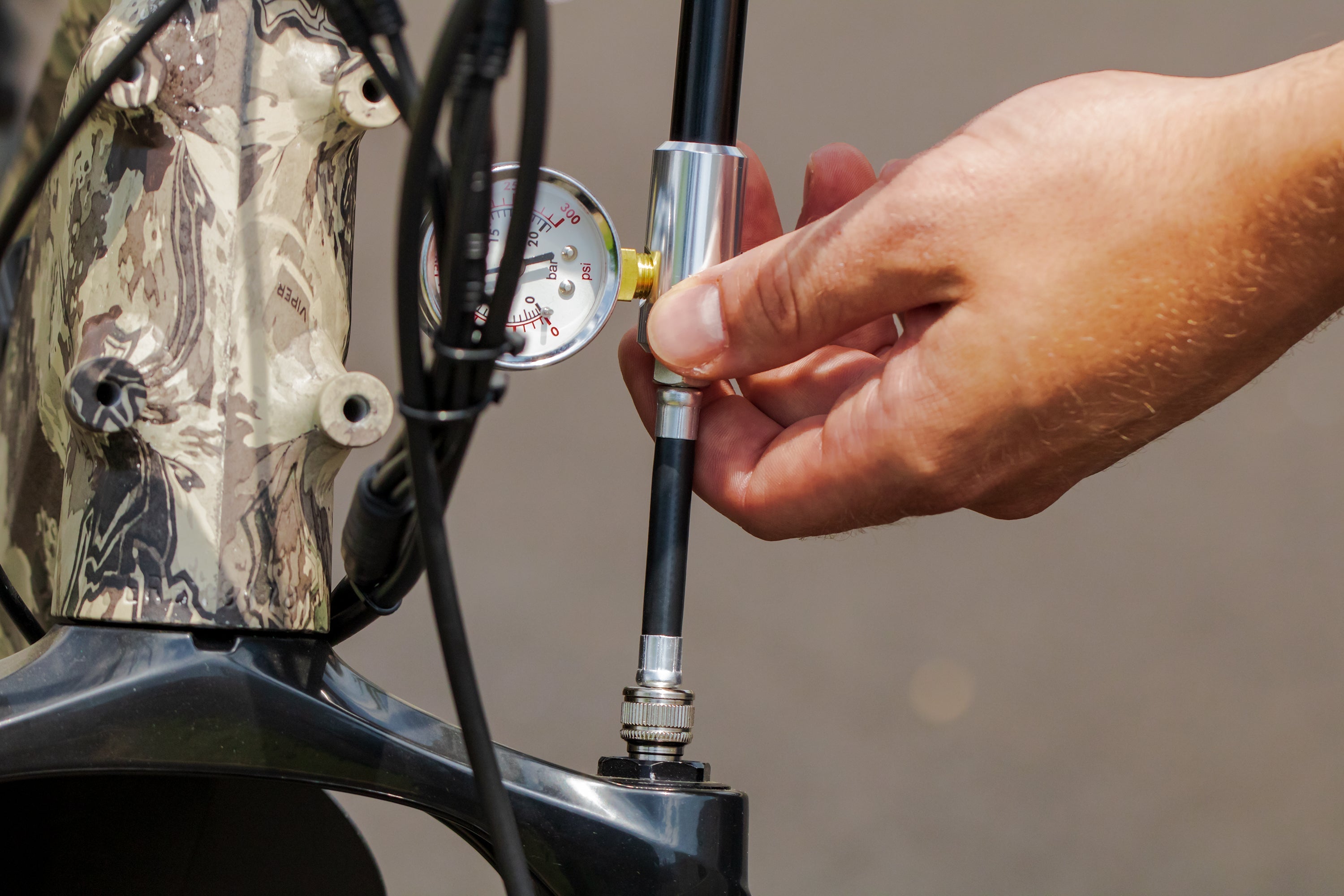 Buzzy’s Pollinator 300 PSI Shock Pump by Rambo – product image 3