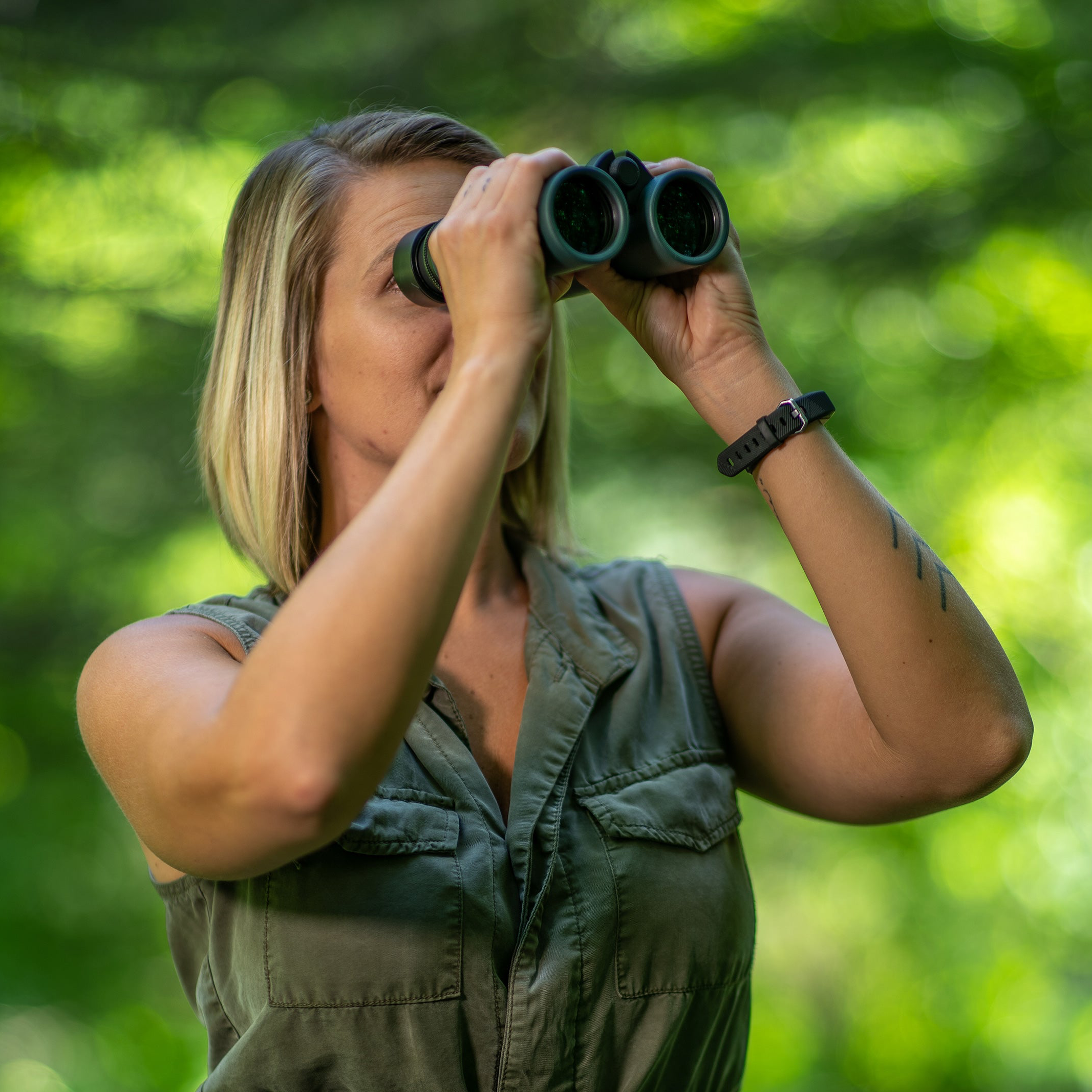 Alpen Wings 10x42 Binoculars — product view 2
